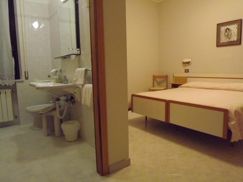 Hotel Cristina Chianciano Terme Bilik gambar